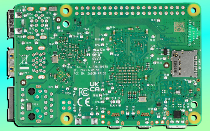 Raspberry Pi 5 - długo wyczekiwany model SBC nareszcie stał się dostępny. Można liczyć na spory wzrost wydajności [3]