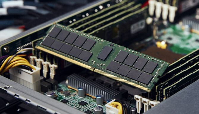 Cięcia produkcji pamięci DRAM i NAND flash przynoszą efekty. Po długim okresie spadków, pojawiły się wzrosty cen [1]