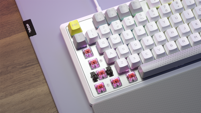 Corsair K70 Core SE - premiere of a stylish mechanical keyboard for gamers and 3 new sets of PBT pads and caps [2]