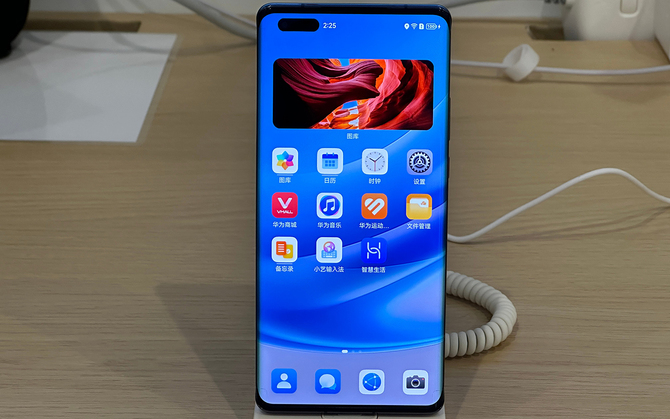 HarmonyOS NEXT - Huawei completely moves away from Google.  Users of the company's devices will not use the Android application [3]