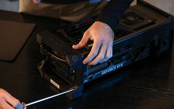 Cooler Master Ncore 100 Max - obudowa SFF z regulowaną szerokością. Pomieści nawet kartę NVIDIA GeForce RTX 4090 [7]