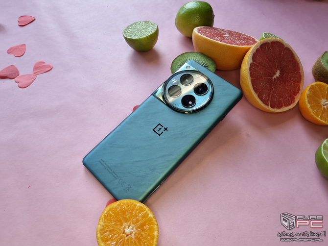 Premiera OnePlus 12 - flagowiec z niezwykłym 6,82-calowym ekranem AMOLED. Oto cena i specyfikacja smartfona [nc1]