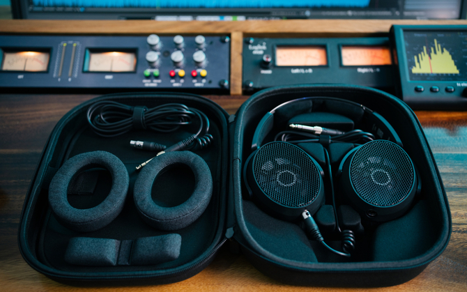 Sennheiser HD 490 PRO - nowe słuchawki studyjne z neodymowymi przetwornikami, kładące nacisk na precyzję dźwięku [3]