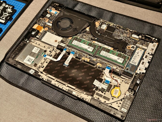 Lenovo ThinkPad T14 Gen.5 - nowa wersja laptopa otrzyma więcej opcji naprawy i wymiany podzespołów [4]