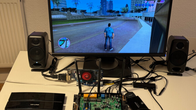 Grand Theft Auto: Vice City uruchomione na routerze z zewnętrzną kartą graficzną. Gra działa zaskakująco dobrze  [1]