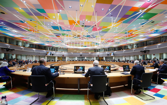 Ustawa dotycząca AI ma zielone światło. Sztuczna inteligencja będzie podlegać ograniczeniom w Unii Europejskiej [2]