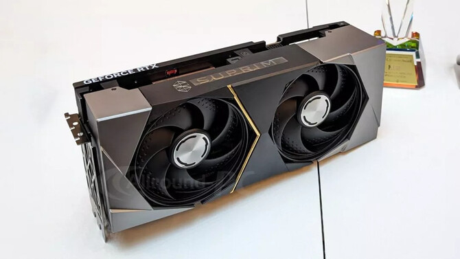 Karta graficzna MSI GeForce RTX 4090 Suprim Fuzion ze zintegrowanym chłodzeniem wodnym na laminacie [2]