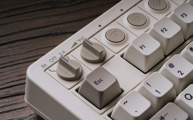 8BitDo przywraca legendarną serię klawiatur Model M do świata żywych. Nowa klawiatura mechaniczna w klasycznym wydaniu [6]