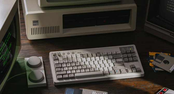 8BitDo przywraca legendarną serię klawiatur Model M do świata żywych. Nowa klawiatura mechaniczna w klasycznym wydaniu [1]