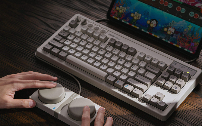 8BitDo przywraca legendarną serię klawiatur Model M do świata żywych. Nowa klawiatura mechaniczna w klasycznym wydaniu [3]