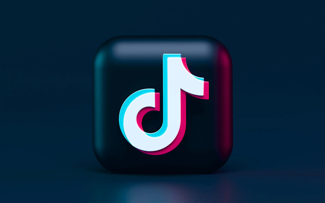 TikTok oferuje stworzenie cyfrowych awatarów, które mogą mówić w wielu językach. Kolejna platforma zmienia się pod wpływem AI [1]