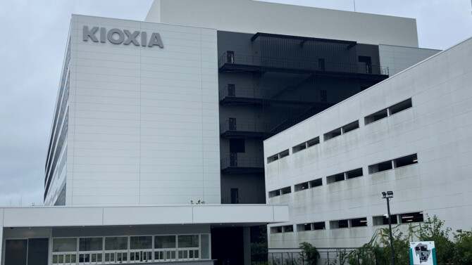 Kioxia przywraca pełną produkcję pamięci 3D NAND. Jest szansa na stabilizację rynku nośników SSD [2]
