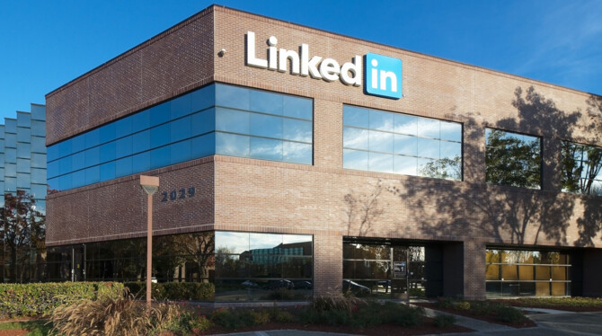 LinkedIn także korzysta z danych użytkowników do treningu AI. Padają oskarżenia, że proces rozpoczął się dużo wcześniej [1]