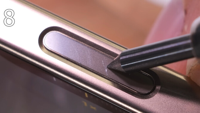 Apple iPhone 16 Pro Max przetestowany pod kątem wytrzymałości na zarysowania i wyginanie. Zabrakło znaczących zmian [2]