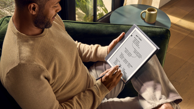 Nowe czytniki e-booków z serii Amazon Kindle. Wśród nich pierwszy model z kolorowym ekranem i lepszy Kindle Scribe [8]