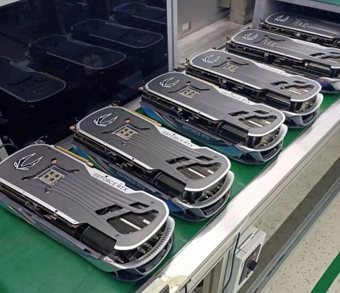 GeForce RTX 5090 przyłapany w fabryce firmy ZOTAC. Układ będzie wymagał masywnego systemu chłodzenia [4]