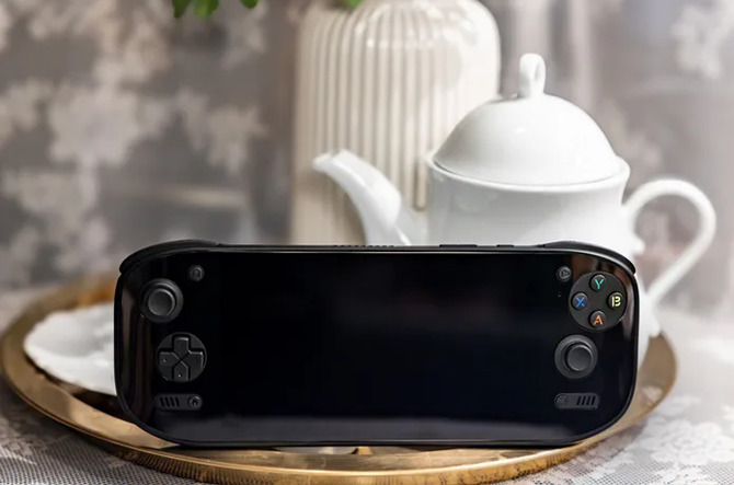 AYN Odin2 Portal - nowy handheld z układem Snapdragon 8 Gen 2, ekranem OLED i systemem Android. Aktywne chłodzenie i Wi-Fi 7 [5]