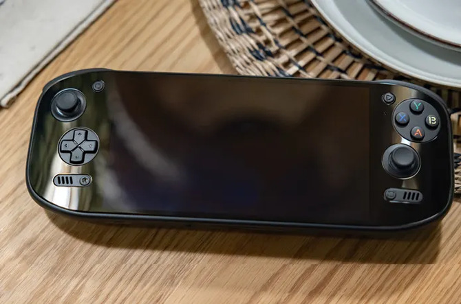 AYN Odin2 Portal - nowy handheld z układem Snapdragon 8 Gen 2, ekranem OLED i systemem Android. Aktywne chłodzenie i Wi-Fi 7 [7]