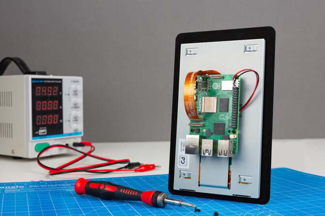 Ekran dotykowy Raspberry Pi Touch Display 2 trafia do sprzedaży. Lepszy pod wieloma, ale nie pod każdym względem [2]
