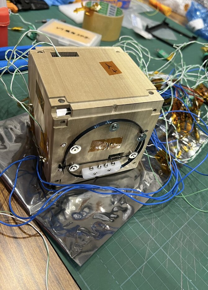 Pierwszy drewniany satelita poleciał w kosmos. Japońskie dzieło sprawdzi, jak drewno radzi sobie w ekstremalnych warunkach [6]