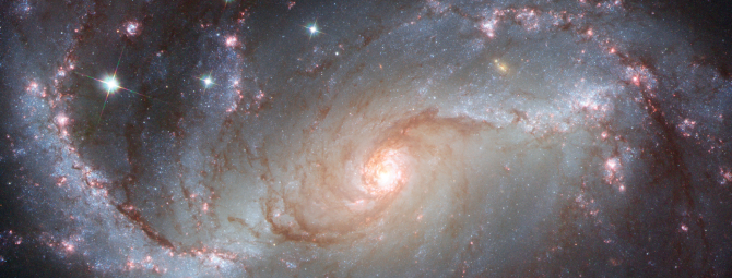 Teleskop Hubble'a przedstawia galaktykę NGC 1672 i jej gasnącą supernową. NASA publikuje bardzo szczegółowe zdjęcie [nc4]
