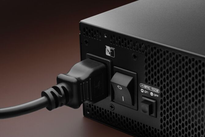 Seasonic PRIME TX-1600 Noctua Edition - cichy zasilacz o dużej mocy, który oferuje modularną konstrukcję i certyfikat 80 PLUS Titanium [8]