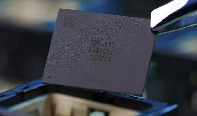 Samsung kończy prace nad pamięcią V-NAND TLC o ponad 400 warstwach. Rozwiązanie trafi docelowo do konsumenckich SSD [2]