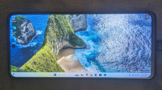 Windows 11 uruchomiony na smartfonie POCO X3 Pro. Wszystko dzięki obrazowi systemu w wersji na architekturę ARM [2]