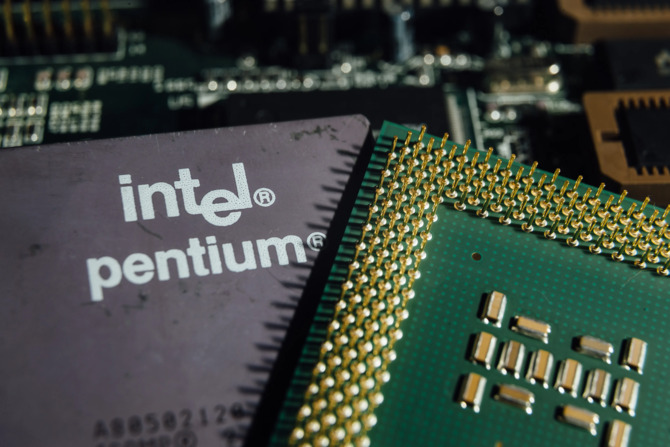 Intel Pentium - odkryto wadliwe tranzystory w procesorze sprzed 30 lat. Kosztowały one firmę ok. 475 mln dolarów [1]