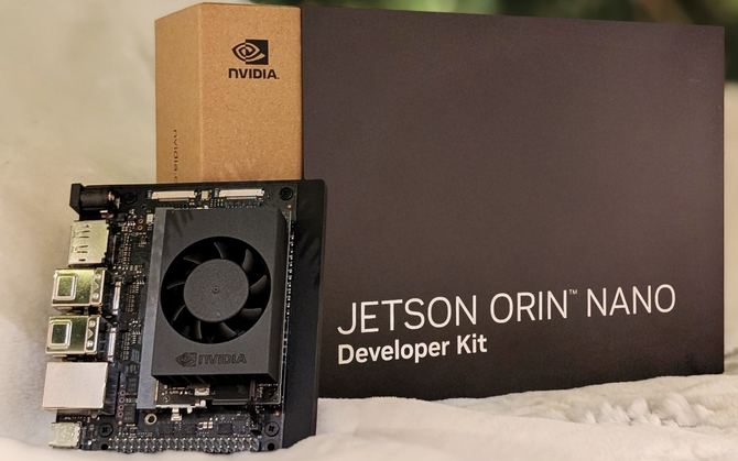 NVIDIA prezentuje Jetson Orin Nano Super. Nowy mini PC dla sztucznej inteligencji stał się tańszy, a zaoferuje nam więcej [1]