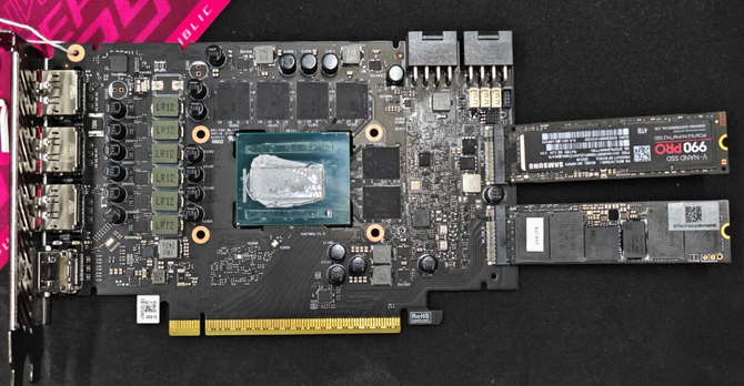 MaxSun przygotował specjalną wersję karty Intel ARC B580, która oferuje dodatkowe sloty na nośniki SSD M.2 NVMe [2]