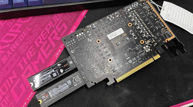 MaxSun przygotował specjalną wersję karty Intel ARC B580, która oferuje dodatkowe sloty na nośniki SSD M.2 NVMe [3]