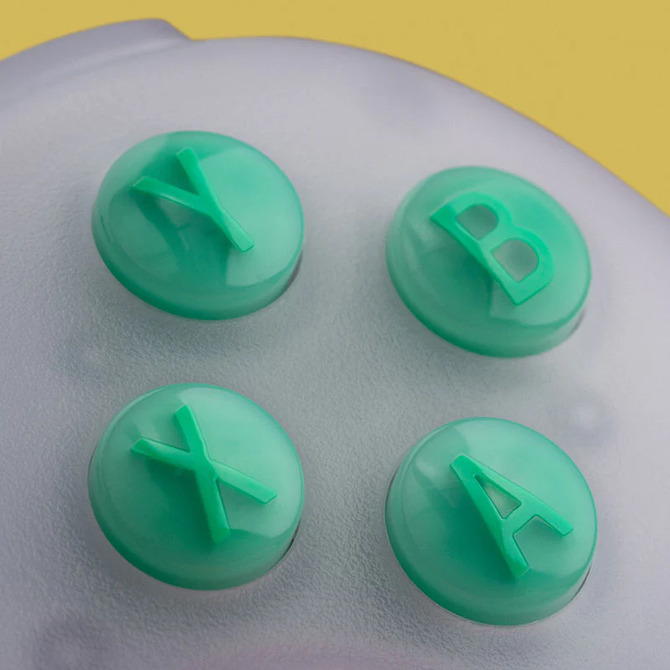 8BitDo Ultimate Mini Wired Controller for Xbox - niewielki kontroler do gier, który oferuje nietypowe podświetlenie RGB [8]