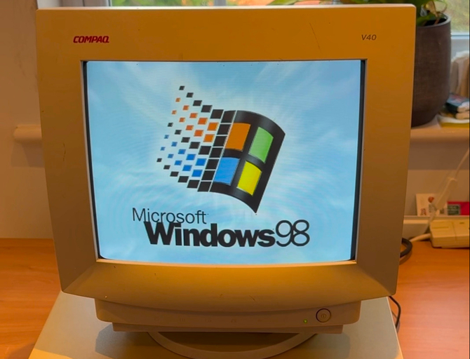Duży model językowy został z powodzeniem uruchomiony na systemie Windows 98 i wiekowym komputerze [2]