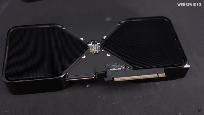 Der8auer prezentuje jeden z pierwszych bloków wodnych dla kart graficznych NVIDIA GeForce RTX 5090 Founders Edition [2]