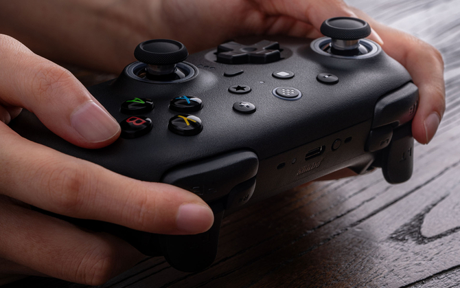 8BitDo Ultimate 2 - nowy kontroler do gier, który oferuje gałki analogowe TMR, konfigurowalne przyciski i podświetlenie RGB [4]