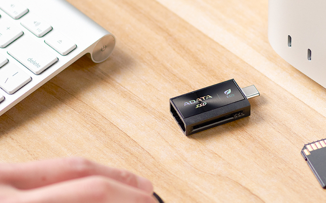 ADATA SC730 - przenośny nośnik SSD o wielkości pendrive'a. Dwa porty USB i kompatybilność z macOS, Windowsem i Androidem [1]