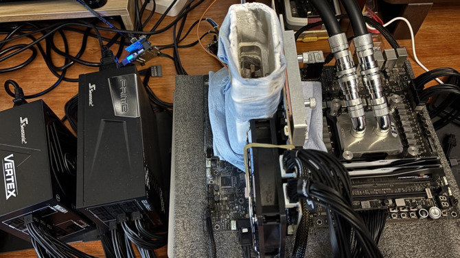 GALAX GeForce RTX 5090 D HOF XOC - karta graficzna, która pobiła rekord świata w 3DMark, została wyposażona w dwa złącza 12V-2x6 [1]