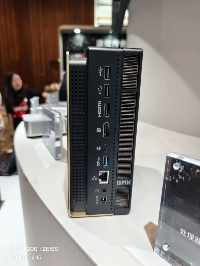 GMKtec EVO-X2 - Zaprezentowano komputer klasy Mini PC z procesorem AMD Ryzen AI Max+ 395 i AMD Radeon 8060S [5]