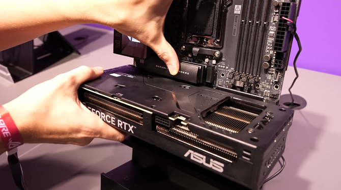 ASUS Q-Release Slim – zmodyfikowano system szybkiego zwalniania kart graficznych. Od teraz bez uszczerbków złącza PCIe? [1]