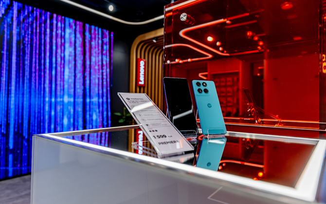 Lenovo i Motorola otworzyły swój pierwszy showroom w Polsce. Każdy może już odwiedzić placówkę w Warszawie [2]