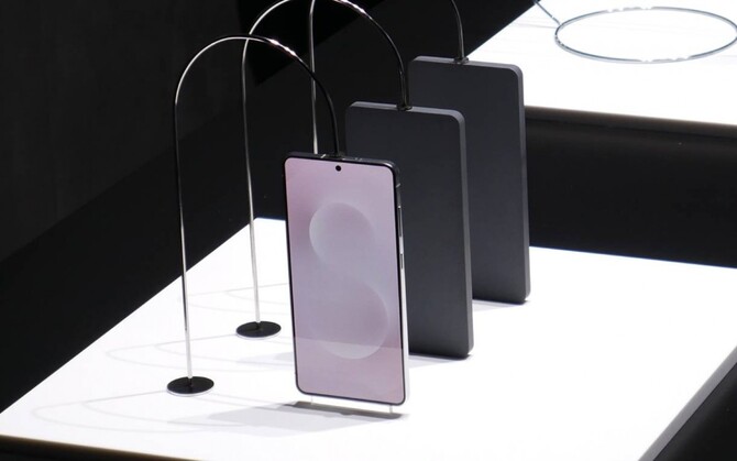 Samsung Galaxy S25 Edge nie zadebiutuje w tym miesiącu. Producent zdecydował się na przełożenie premiery [1]