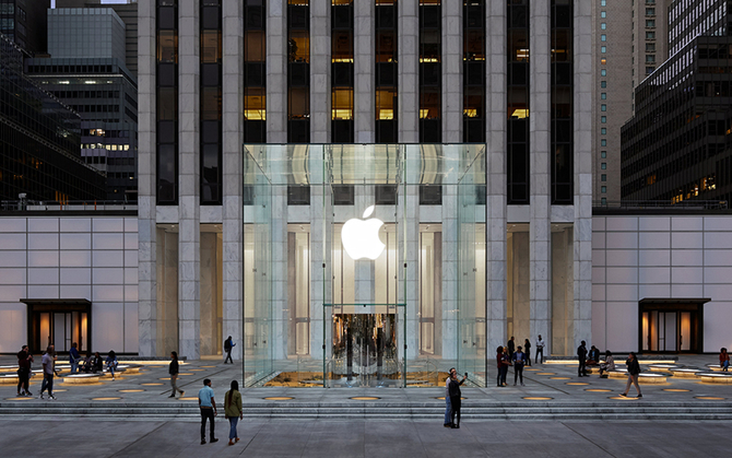 Apple wyprzedziło Samsunga, zostając największym sprzedawcą smartfonów. Nowe statystyki za 1. kwartał 2025 roku [1]