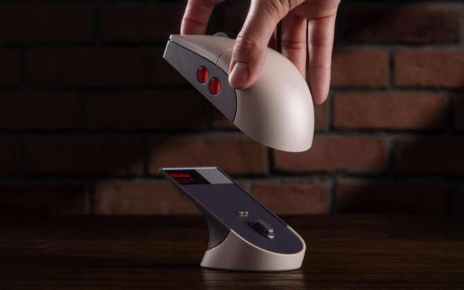 8BitDo Retro R8 Mouse - N Edition - myszka, która oferuje styl konsoli NES, sensor PixArt PAW 3395 oraz stację ładującą [1]