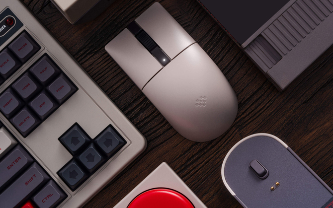 8BitDo Retro R8 Mouse - N Edition - myszka, która oferuje styl konsoli NES, sensor PixArt PAW 3395 oraz stację ładującą [7]