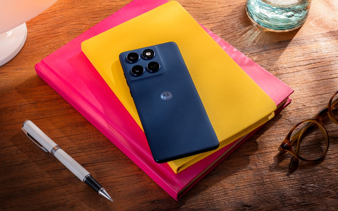 Premiera smartfonów Motorola razr 60 ultra, razr 60, edge 60 pro i edge 60. Ciekawe wykończenie, Android 15 i moto ai na pokładzie [15]
