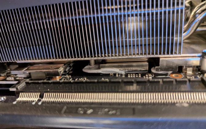 Gigabyte GeForce RTX 5000 - pojawiły się kolejne przypadki wyciekającego żelu termoprzewodzącego z kart graficznych [2]