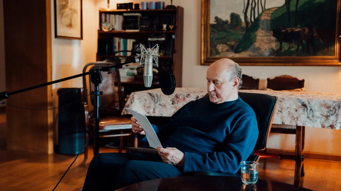 To nie audiobook. Piotr Fronczewski jako lektor AI? Sprawdź, co potrafi nowa aplikacja ElevenReader firmy ElevenLabs [1]