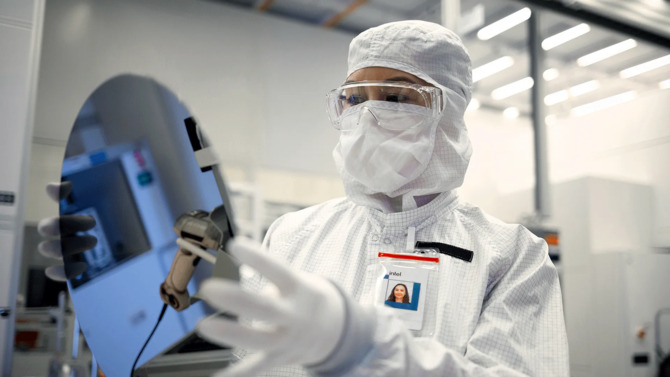 Microsoft wybiera Intela jako partnera do produkcji chipów w technologii 18A. To duży krok dla Intel Foundry [1]