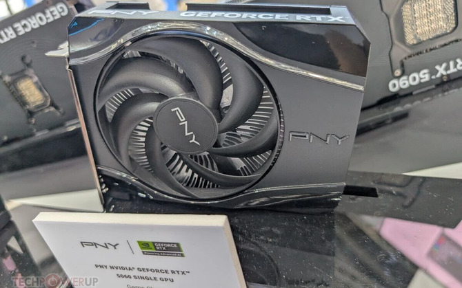 PNY prezentuje chromowane karty graficzne GeForce RTX 5000 z autografem CEO NVIDIA Jensena Huanga [4]